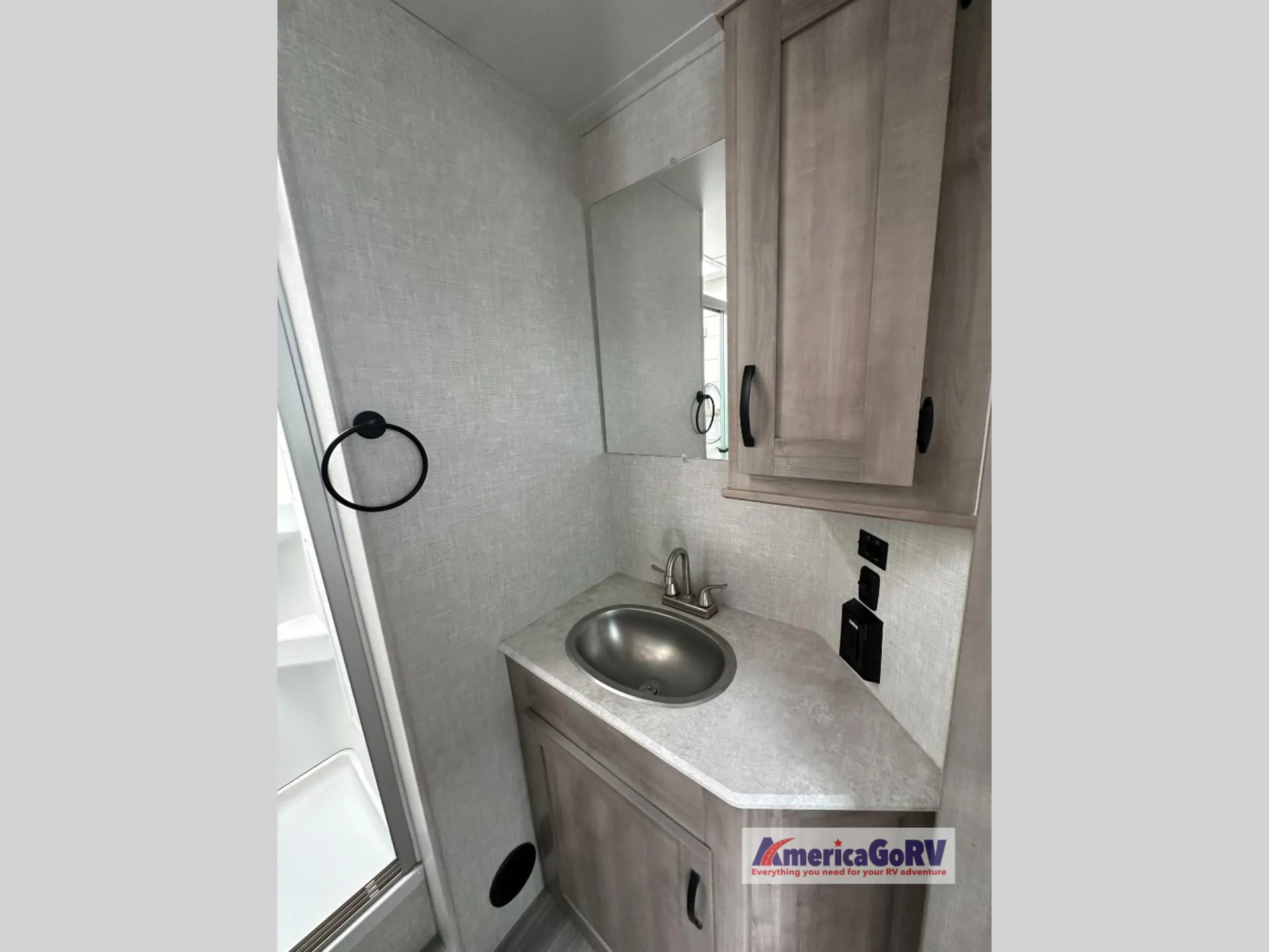 2021 Winnebago Voyage 3235RL - Photo 4