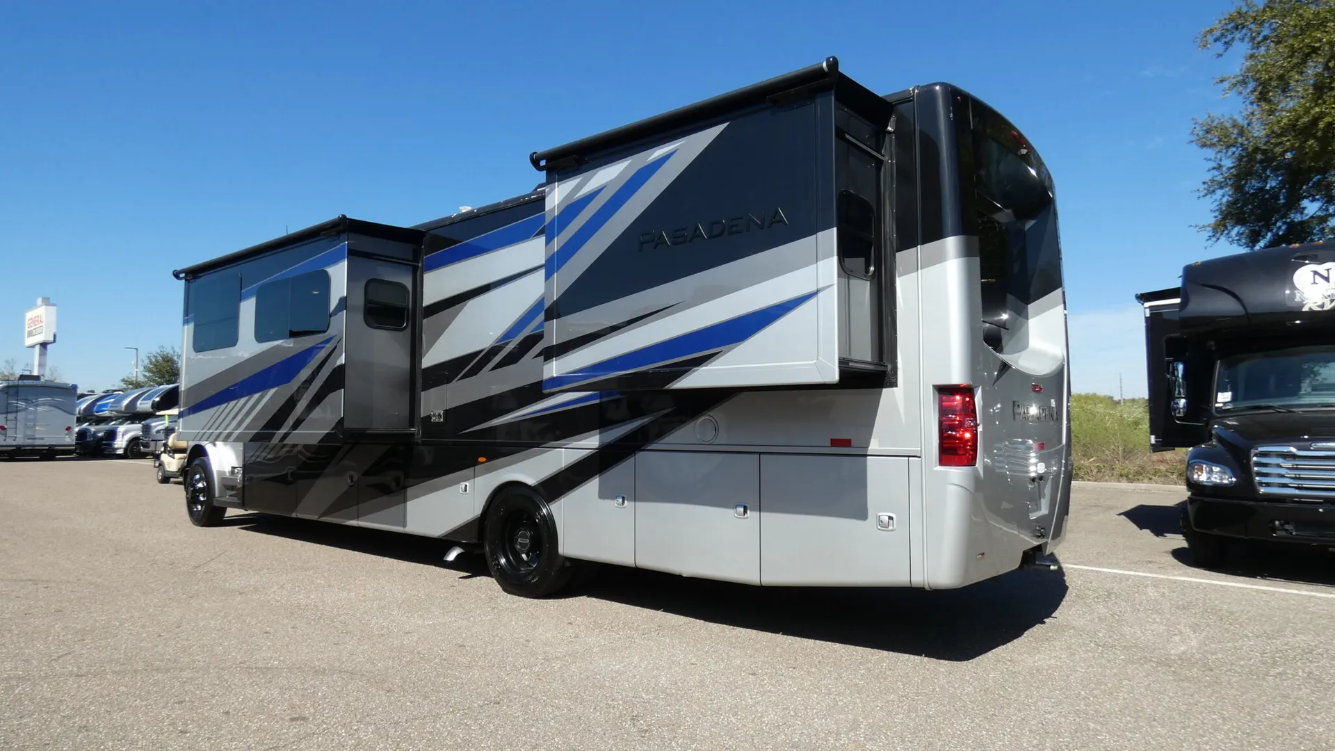 2024 Thor Motor Coach Pasadena 38FX - Photo 4