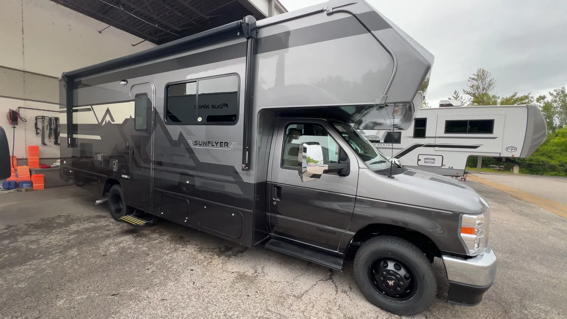 2027 Winnebago Sunflyer 26FE - Photo 4