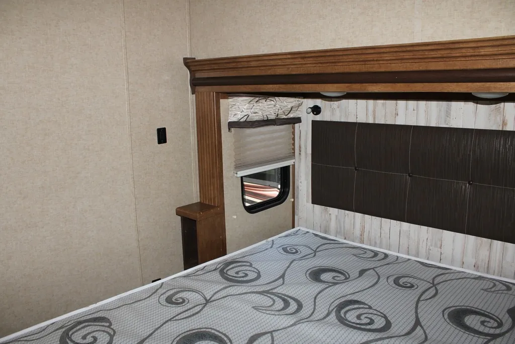 2017 Forest River Sabre 36FRP, Photos photo 36