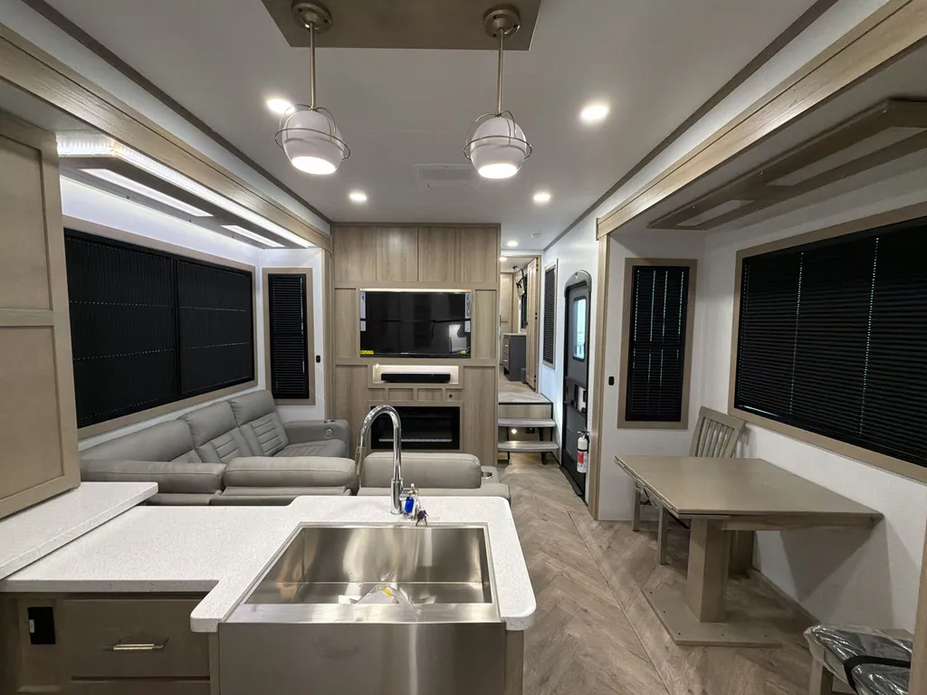 2026 Keystone Raptor 433, Photos photo 3