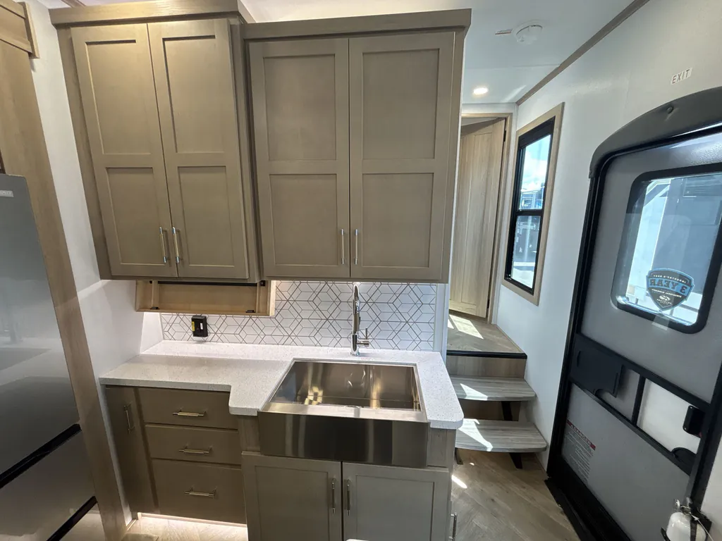 2025 Keystone Raptor 415, Photos photo 13