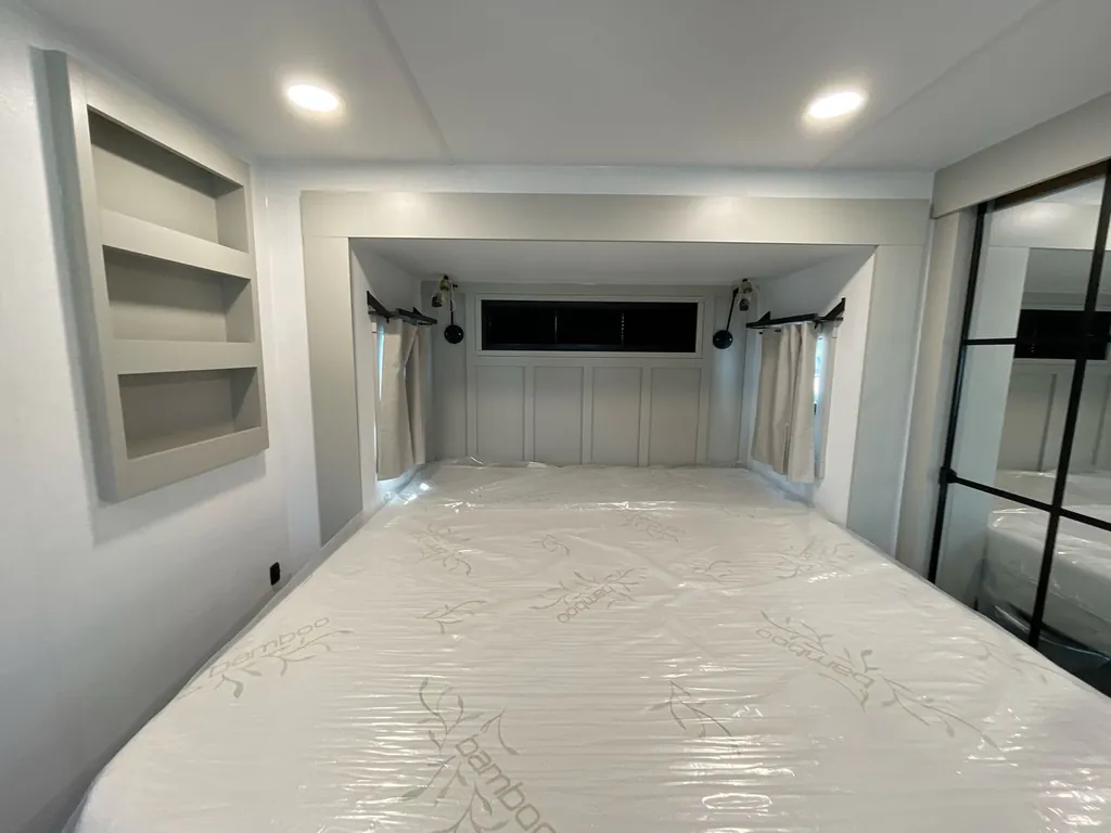 2026 Brinkley Model G 3950, Photos photo 17