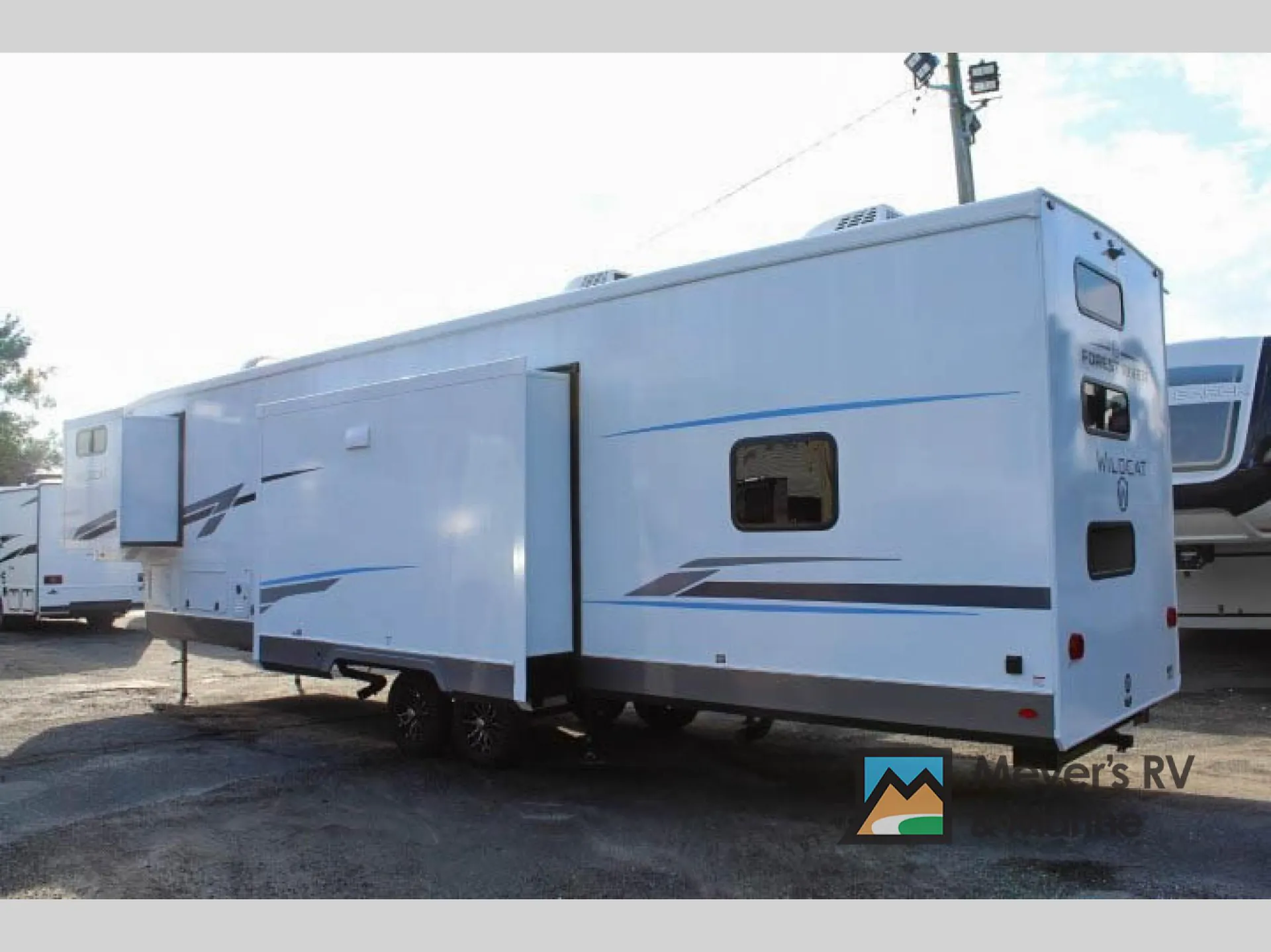 2026 Forest River Wildcat 34CRIB - Photo 4