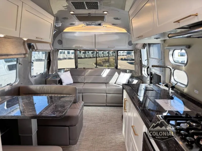2026 Airstream Classic 30RB - Photo 3