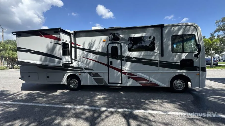 2024 Fleetwood Flair 32N - Photo 3