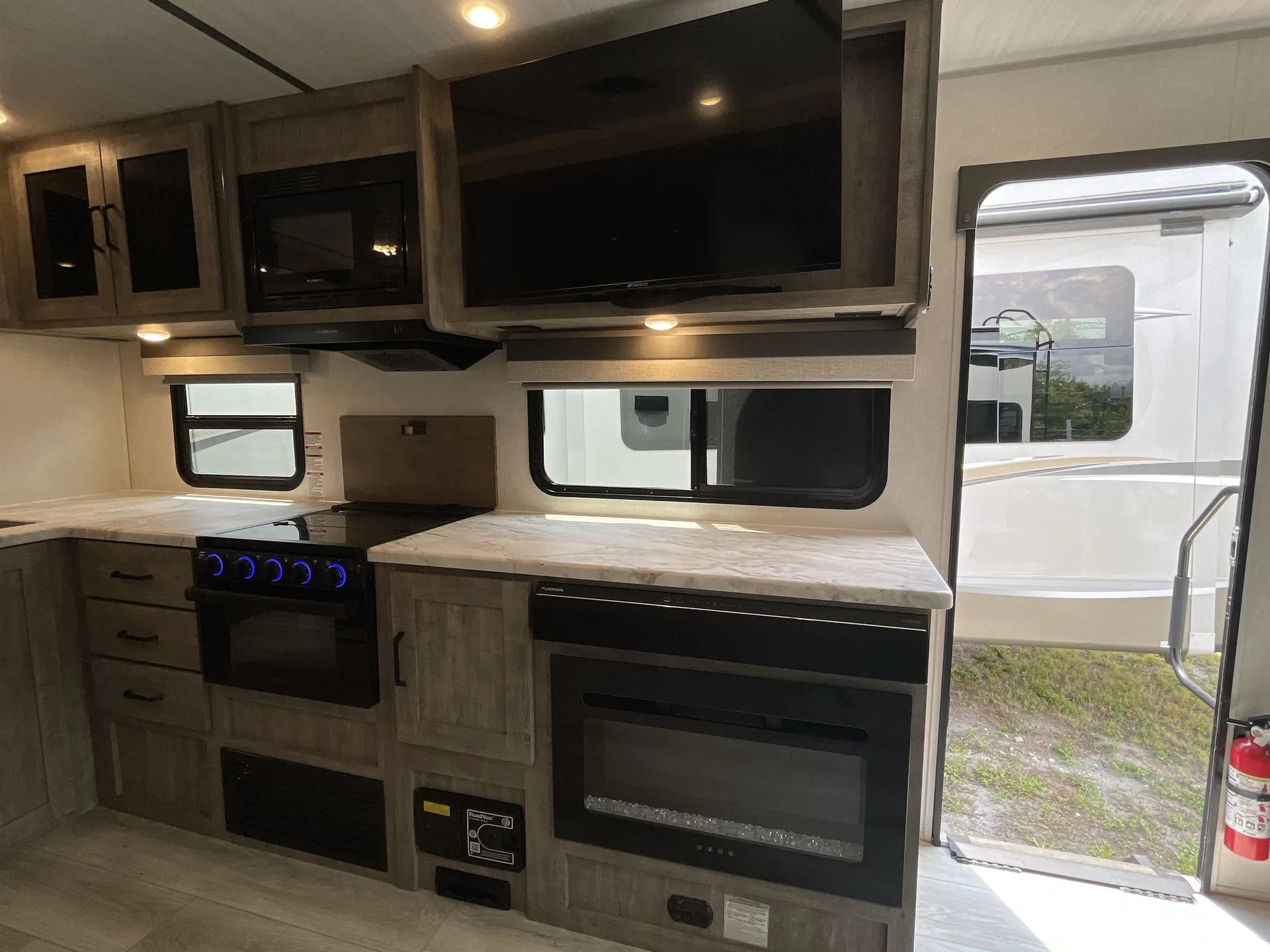 2023 Forest River Surveyor 253RLS — central vacuum