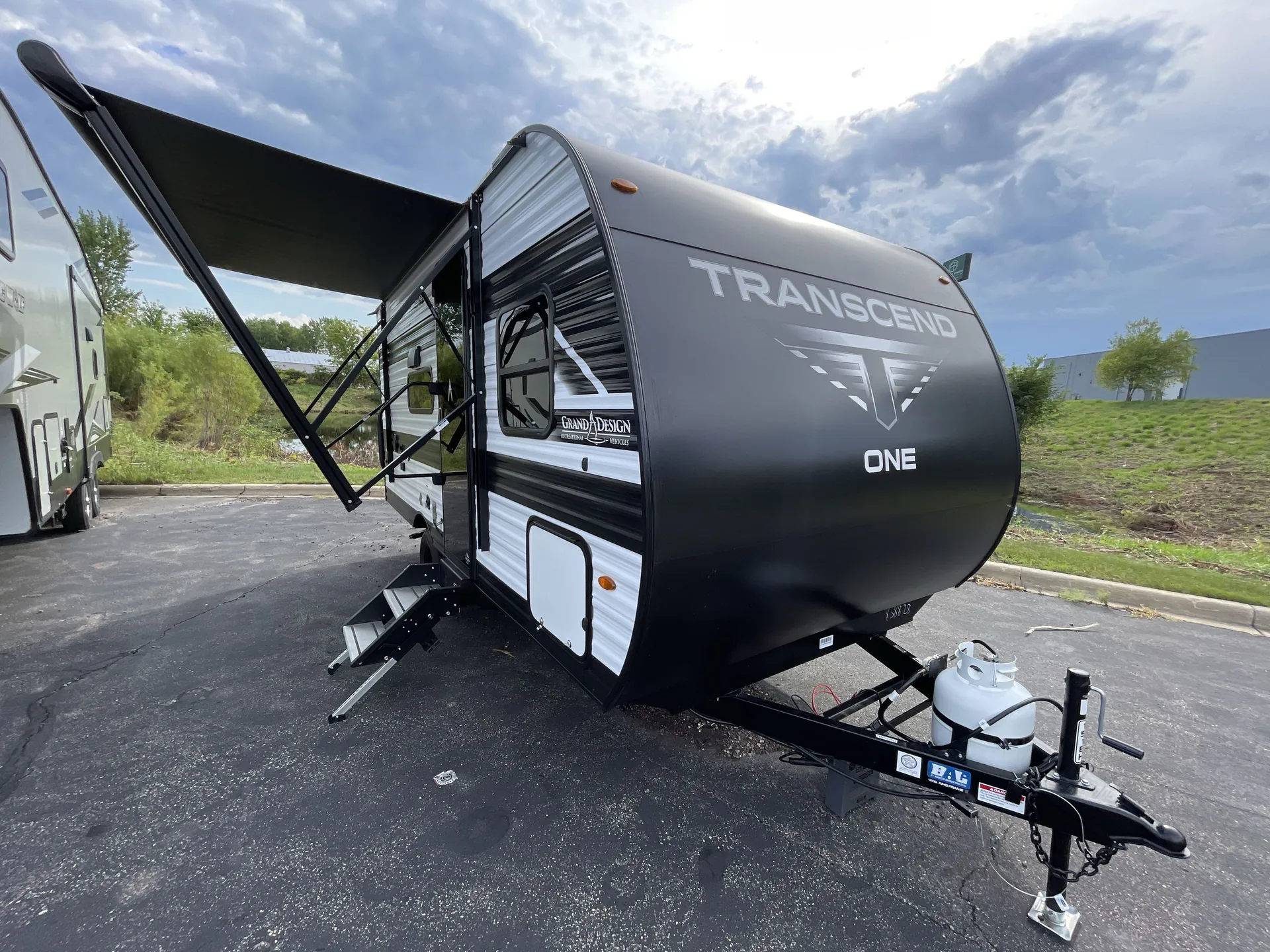 2025 Grand Design Transcend One 151BH - Photo 2