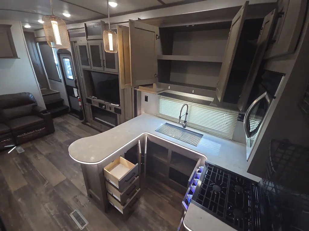 2020 Keystone Raptor 423, Photos photo 12