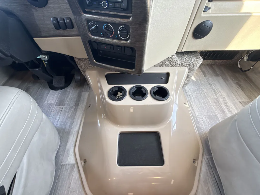 2021 Thor Motor Coach Freedom Traveler A32, Photos photo 33