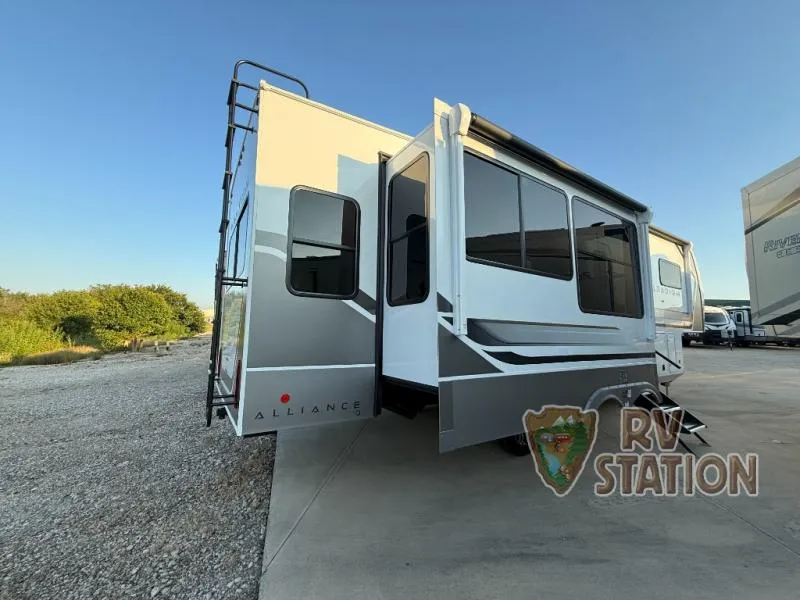 2026 Alliance RV Paradigm 310RL - Photo 4