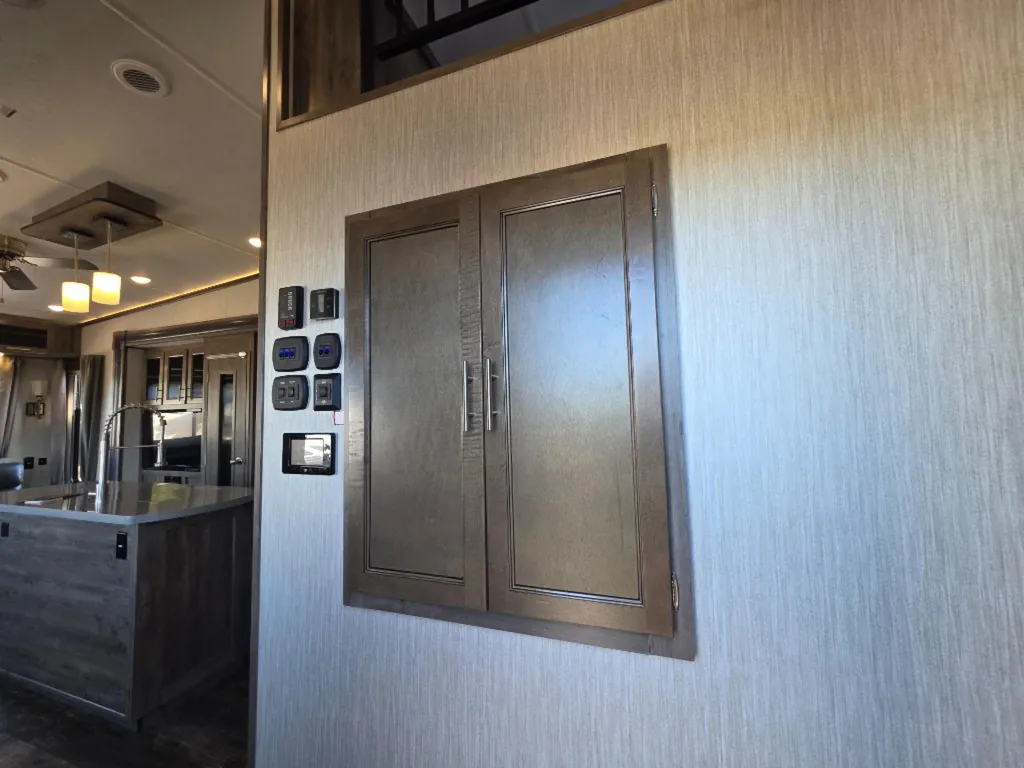 2020 Forest River Sabre 36BHQ, Photos photo 9