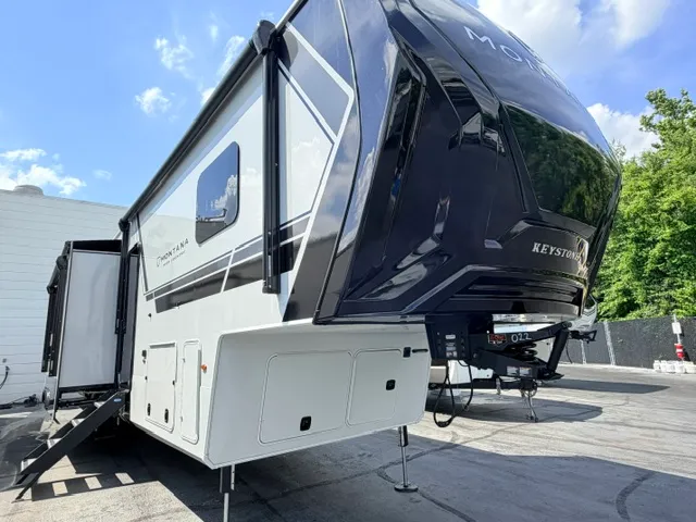 2027 Keystone HC Montana 391TB - Photo 2