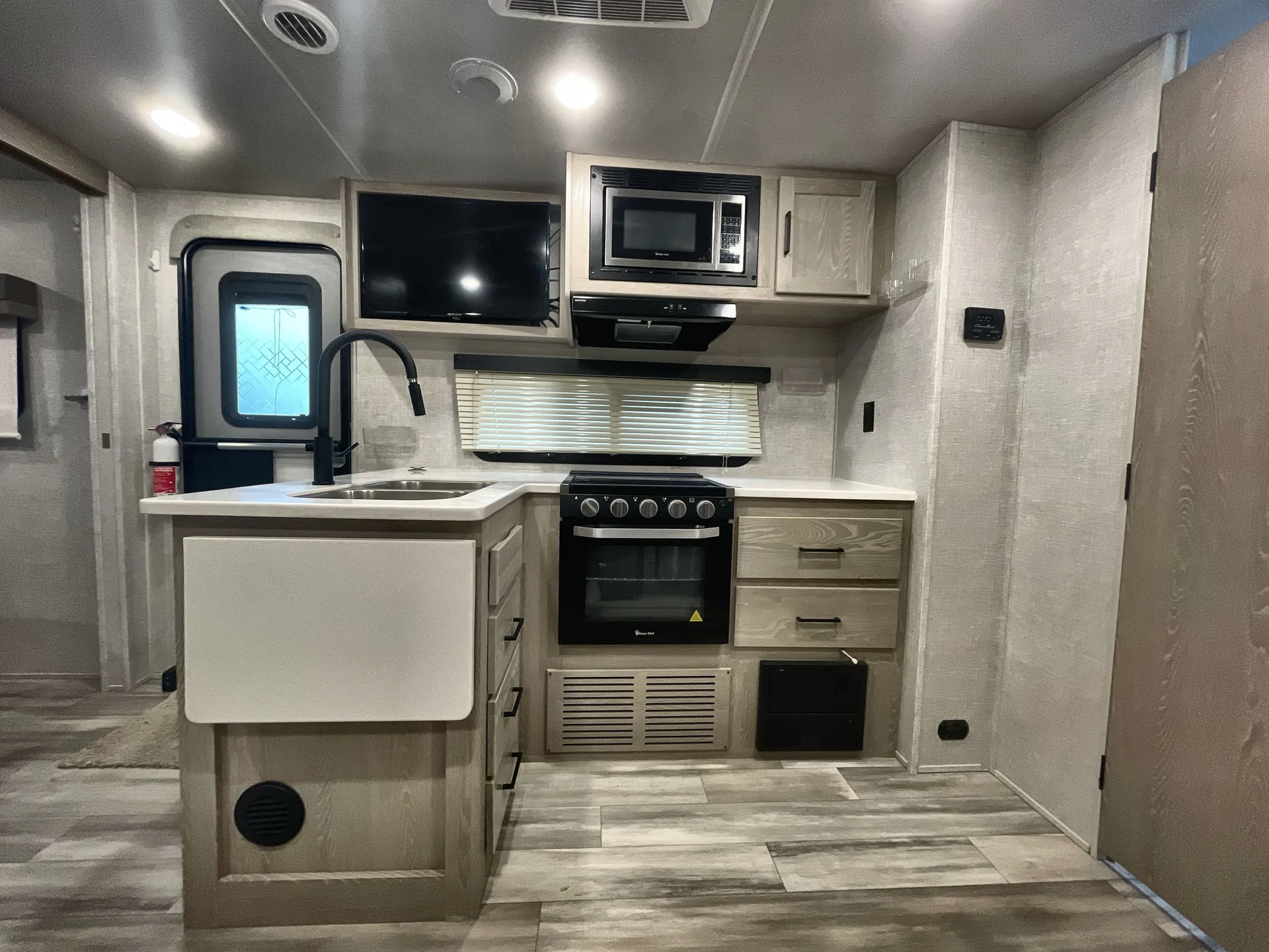 2022 Forest River Flagstaff Micro Lite 25BSDS — stove oven