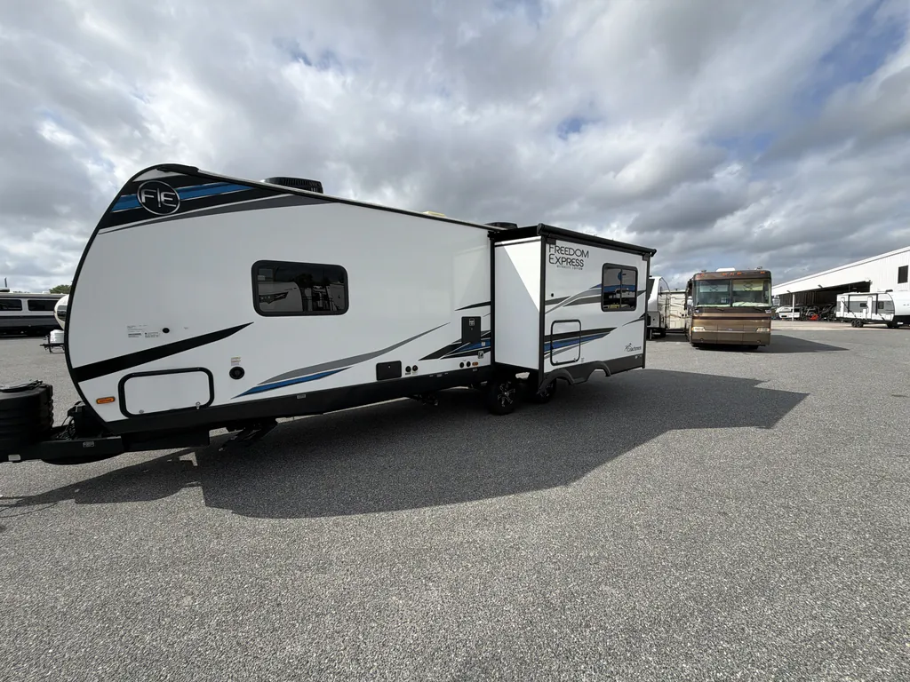 2024 Coachmen Freedom Express Ultra Lite 274RKS, Photos photo 6