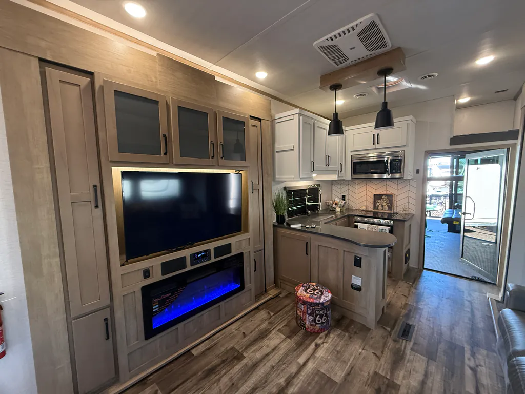 2022 Keystone Raptor 423, Photos photo 22