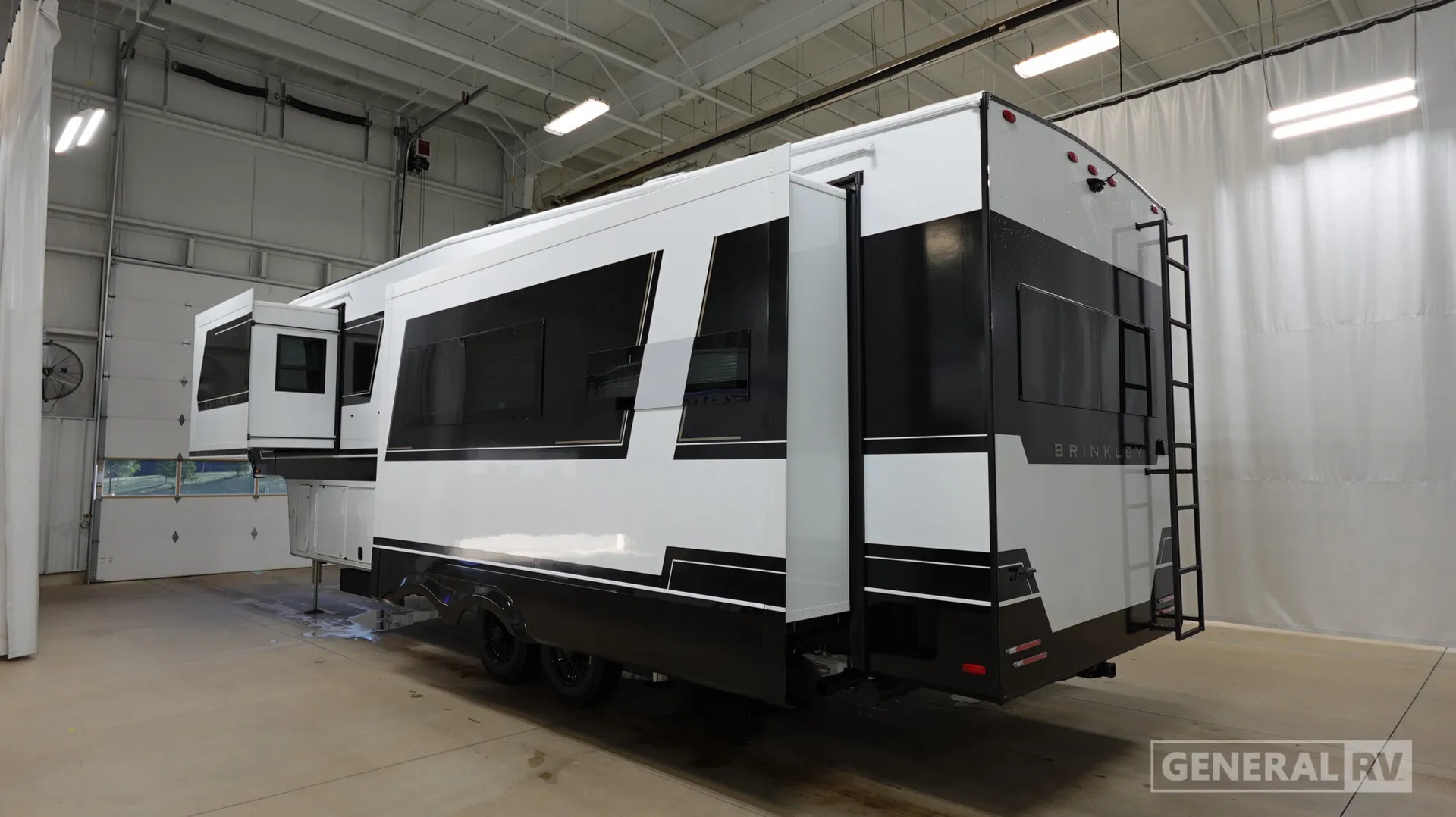 2027 Brinkley Model Z 3200 - Photo 4