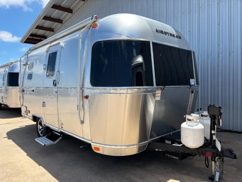 2026 Airstream Caravel 20FB - Photo 2