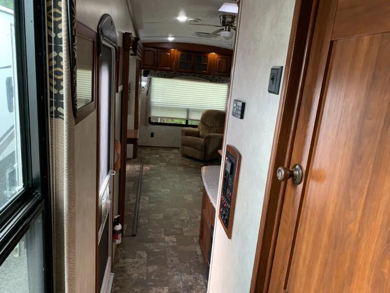 2014 Keystone Montana 3100RL, Photos photo 47