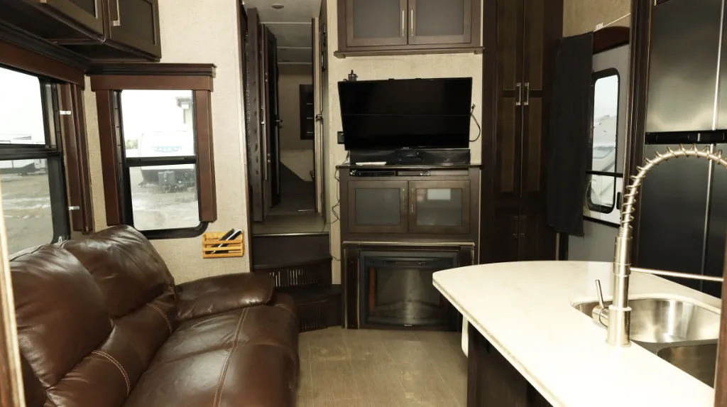 2017 Keystone Raptor 352 - Photo 3