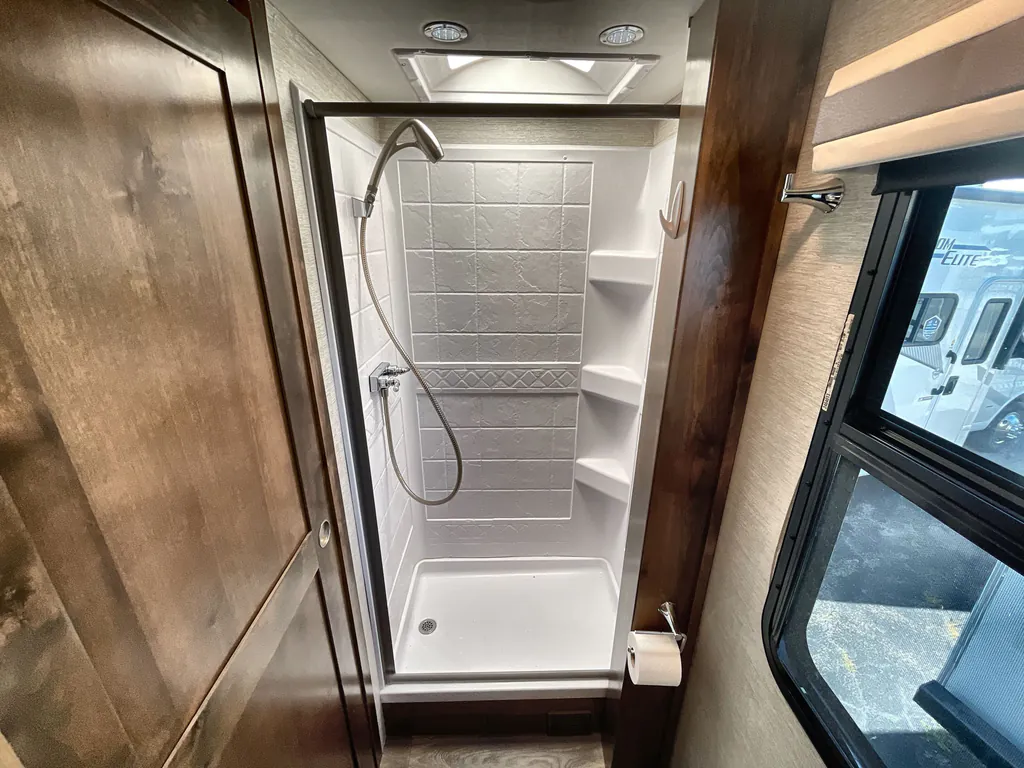 2020 Tiffin Wayfarer 25 RW, Photos photo 17