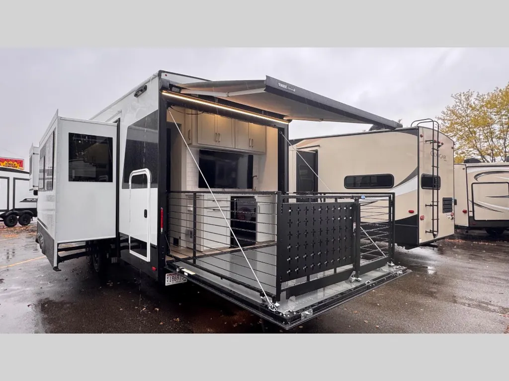 2025 Brinkley Model Z 3400, Photos photo 8