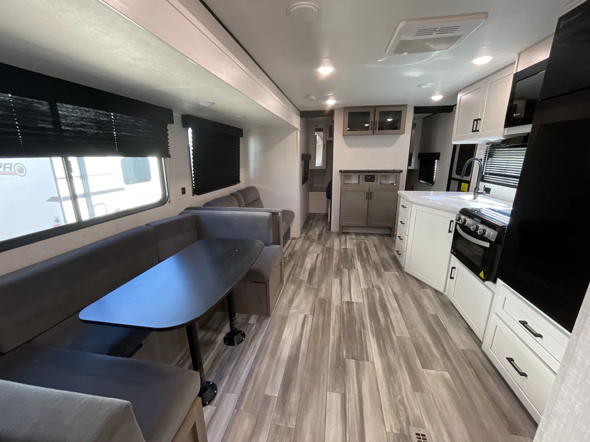 2025 Jayco Jay Flight SLX 321BDS — living area main