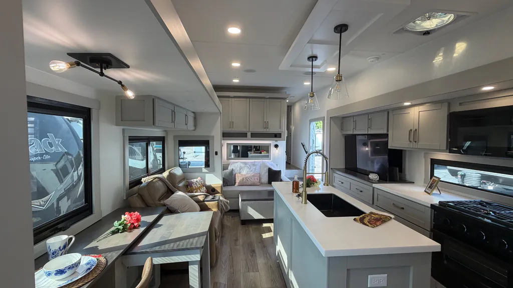 2025 Brinkley Model Z 3400, Photos photo 5
