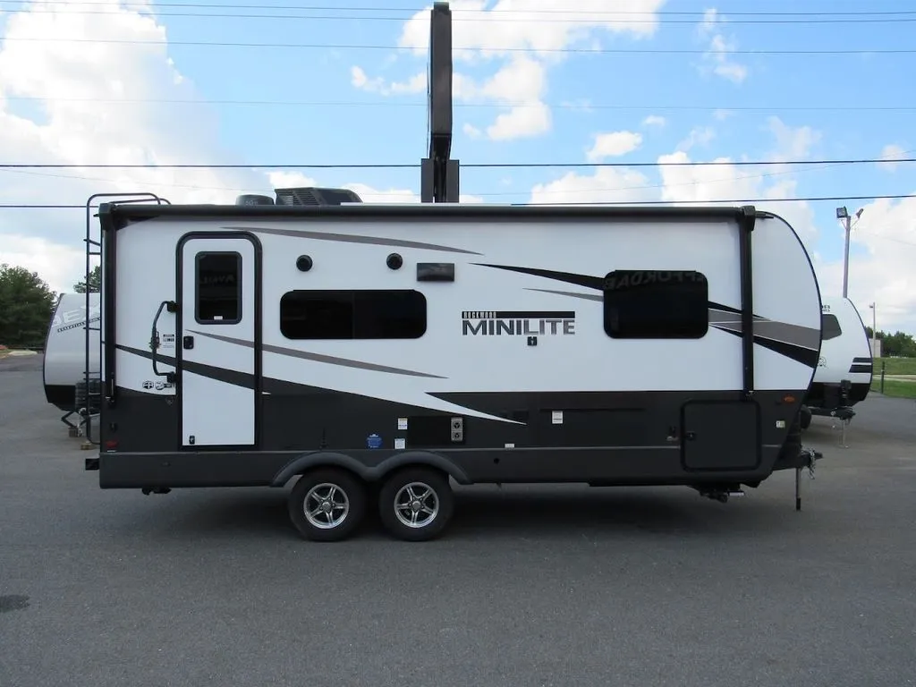 2025 Forest River Rockwood Mini Lite 2205S - Photo 3