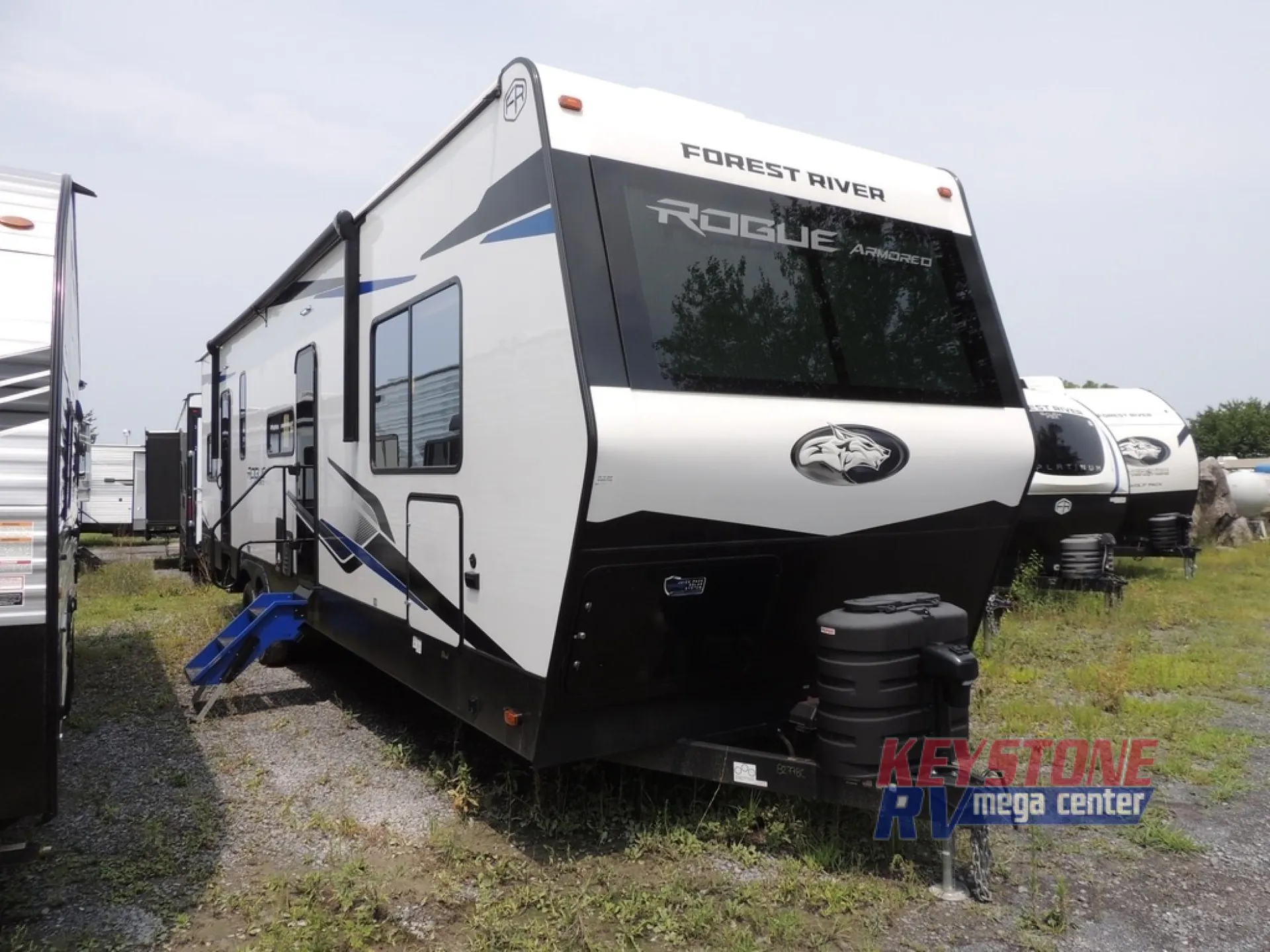 2026 Forest River Vengeance Rogue Armored 32L132 - Photo 3