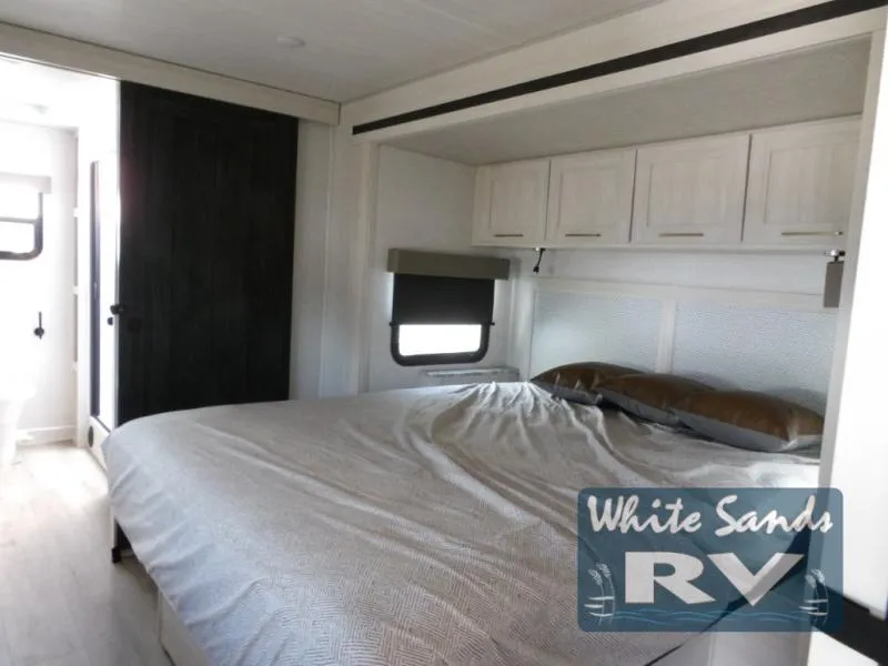 2024 Forest River Grand Surveyor 268FKBS - Photo 3