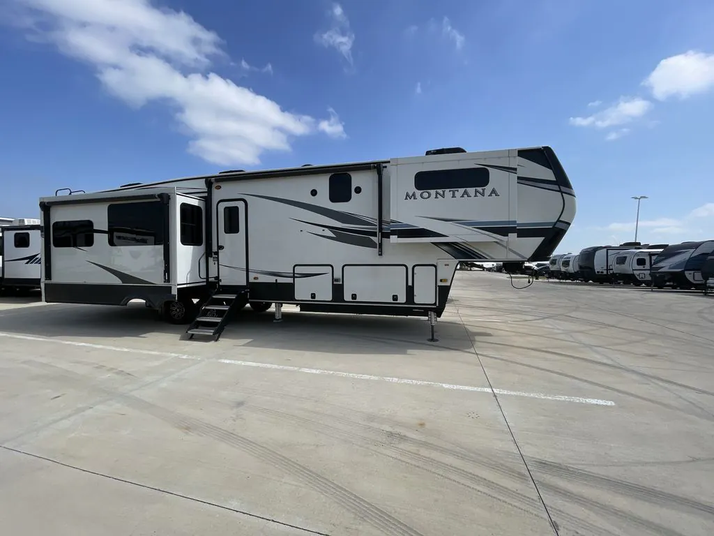 2021 Keystone Montana 3780RL - Photo 2