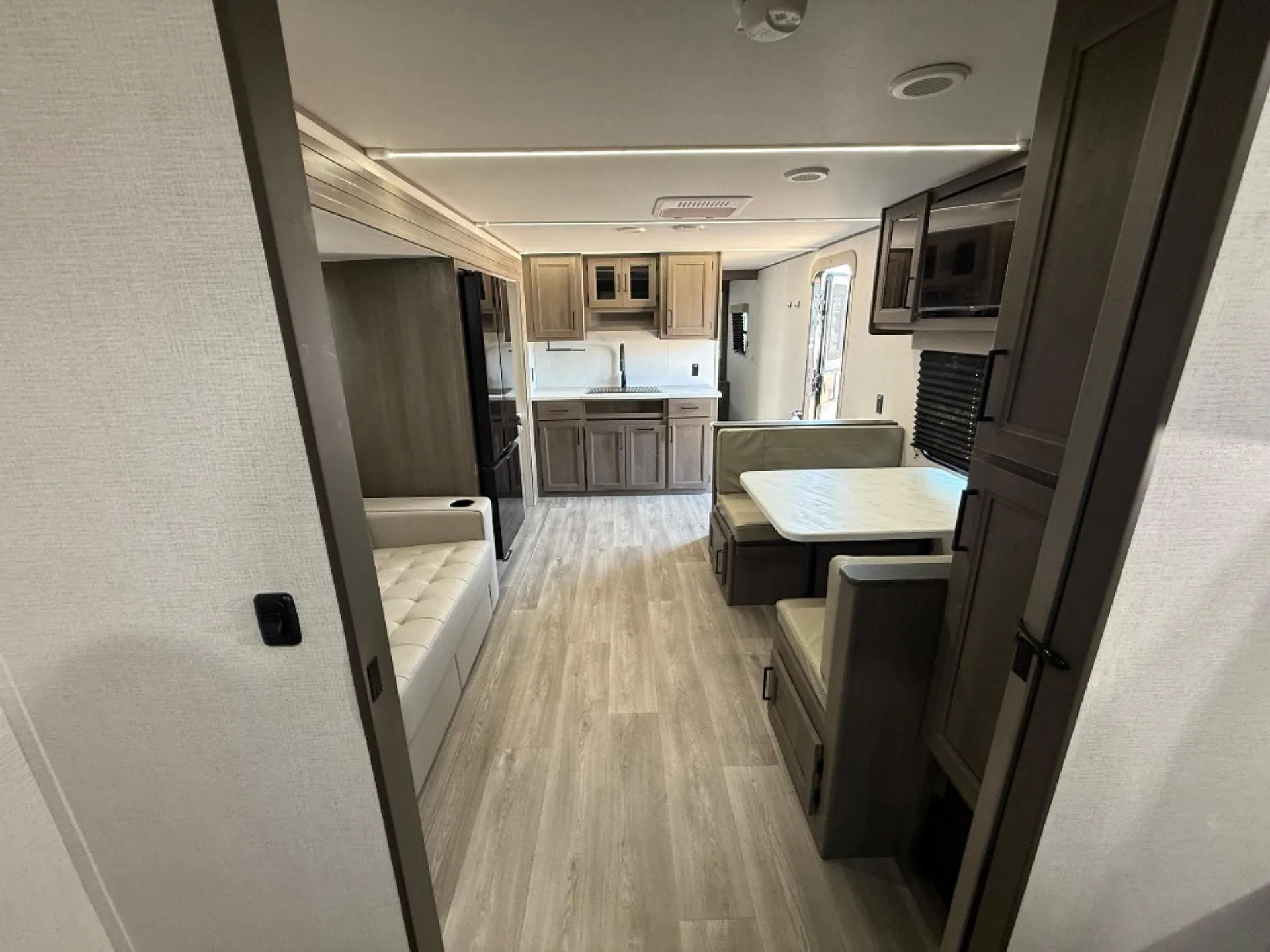 2025 Grand Design Transcend 295QBT - Photo 3