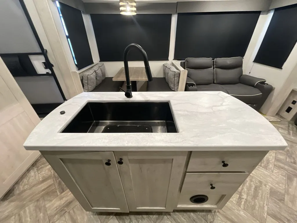 2023 Forest River Wildcat 369MBL, Photos photo 9
