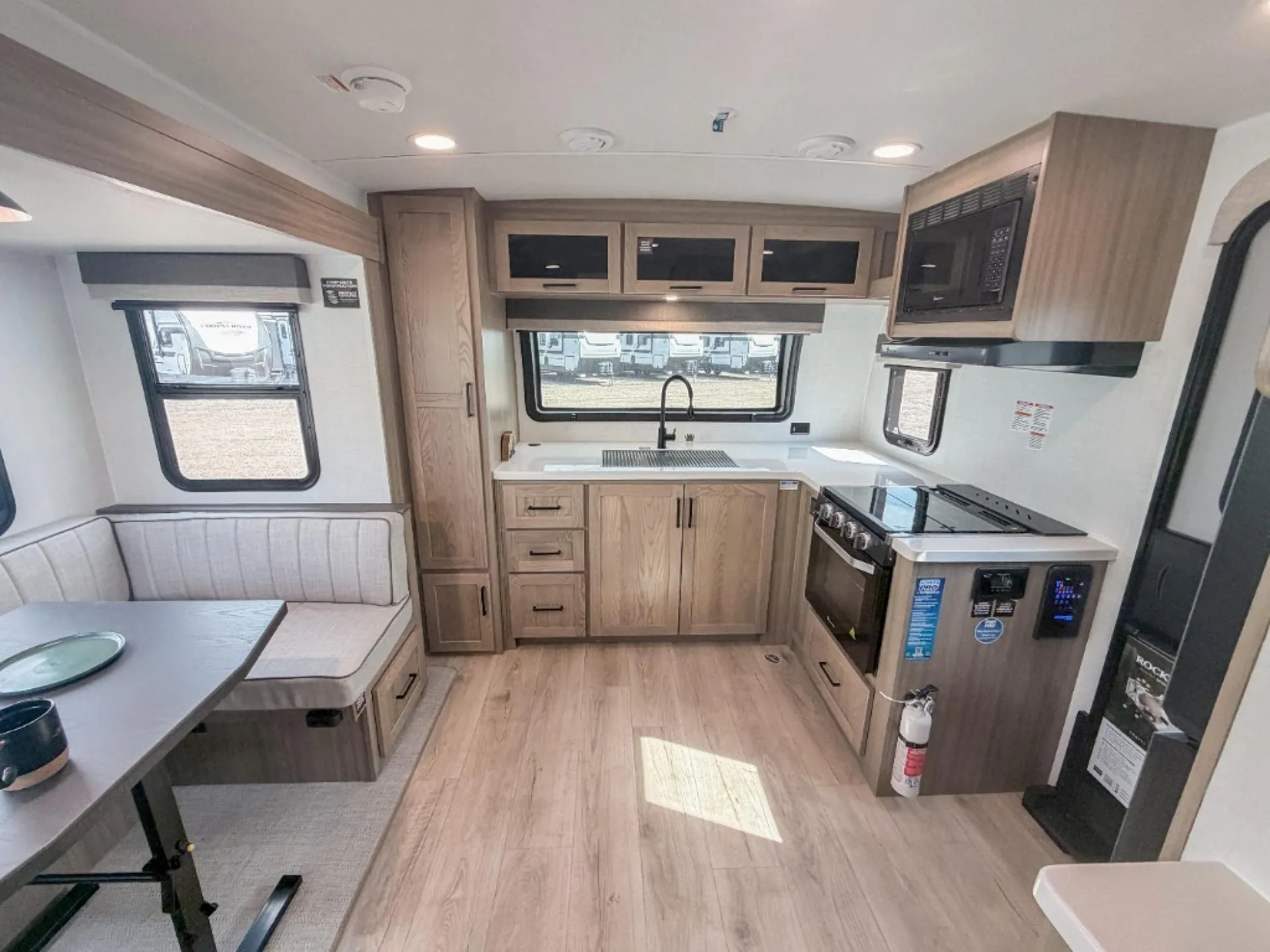 2027 Forest River Rockwood Mini Lite 2506FK — Photo 6