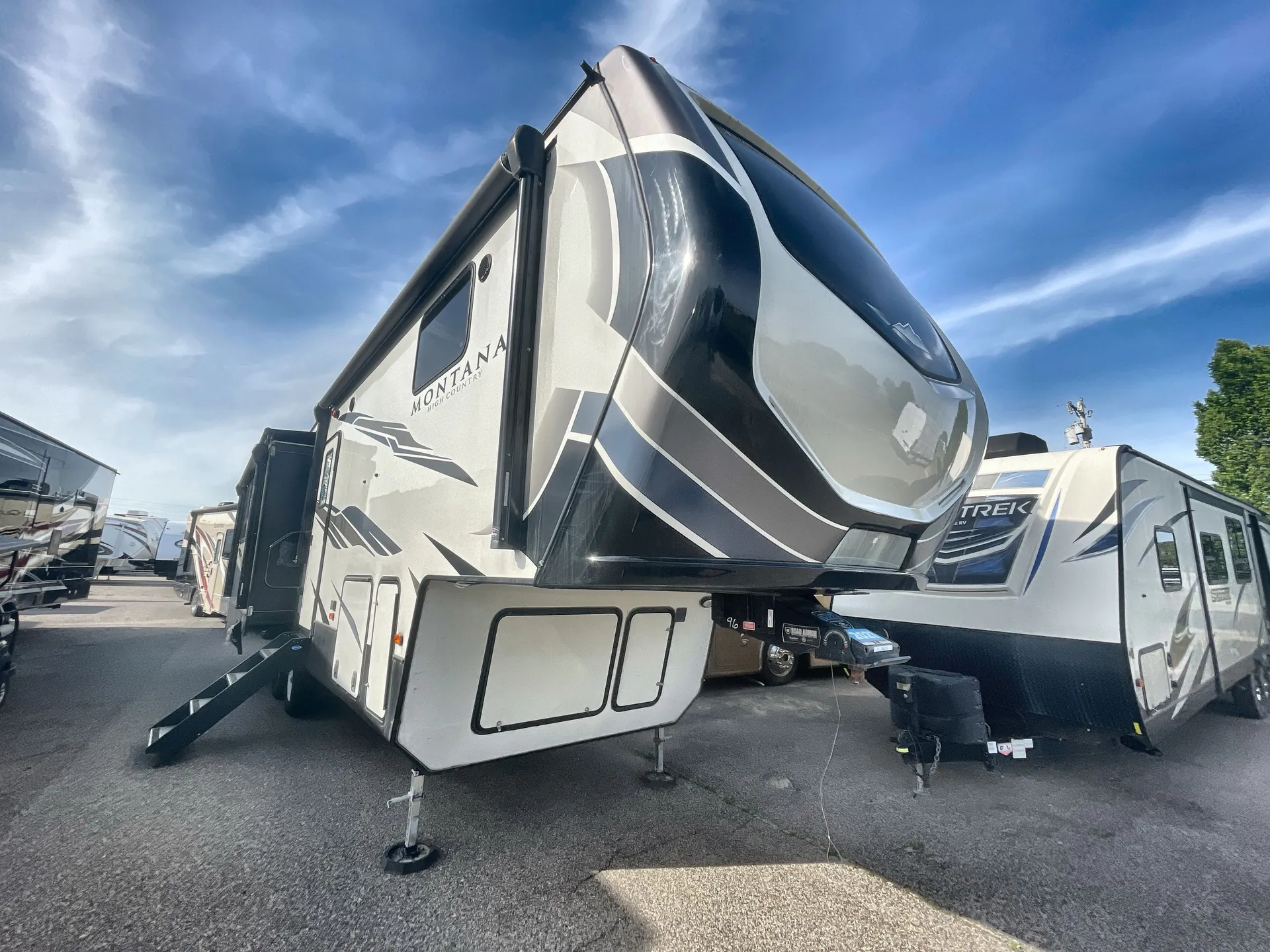 2021 Keystone Montana High Country 281CK - Photo 2