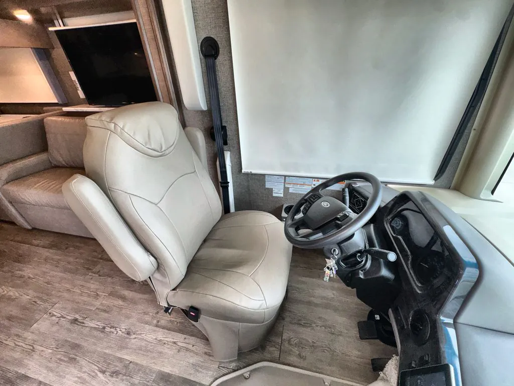 2022 Thor Motor Coach Challenger 35MQ, Photos photo 3