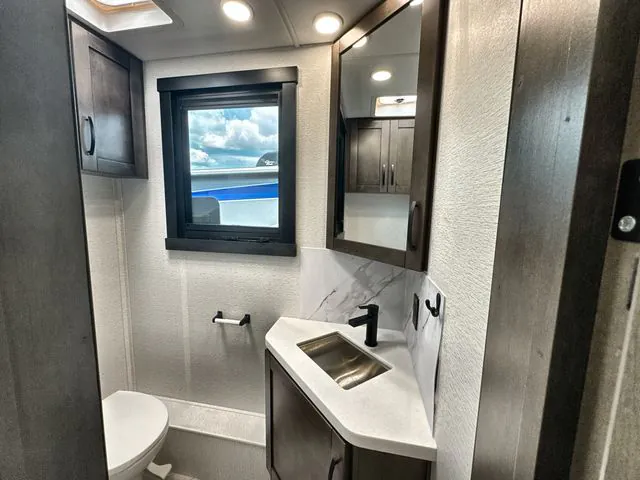 2027 Entegra Coach Accolade 37K, Photos photo 38