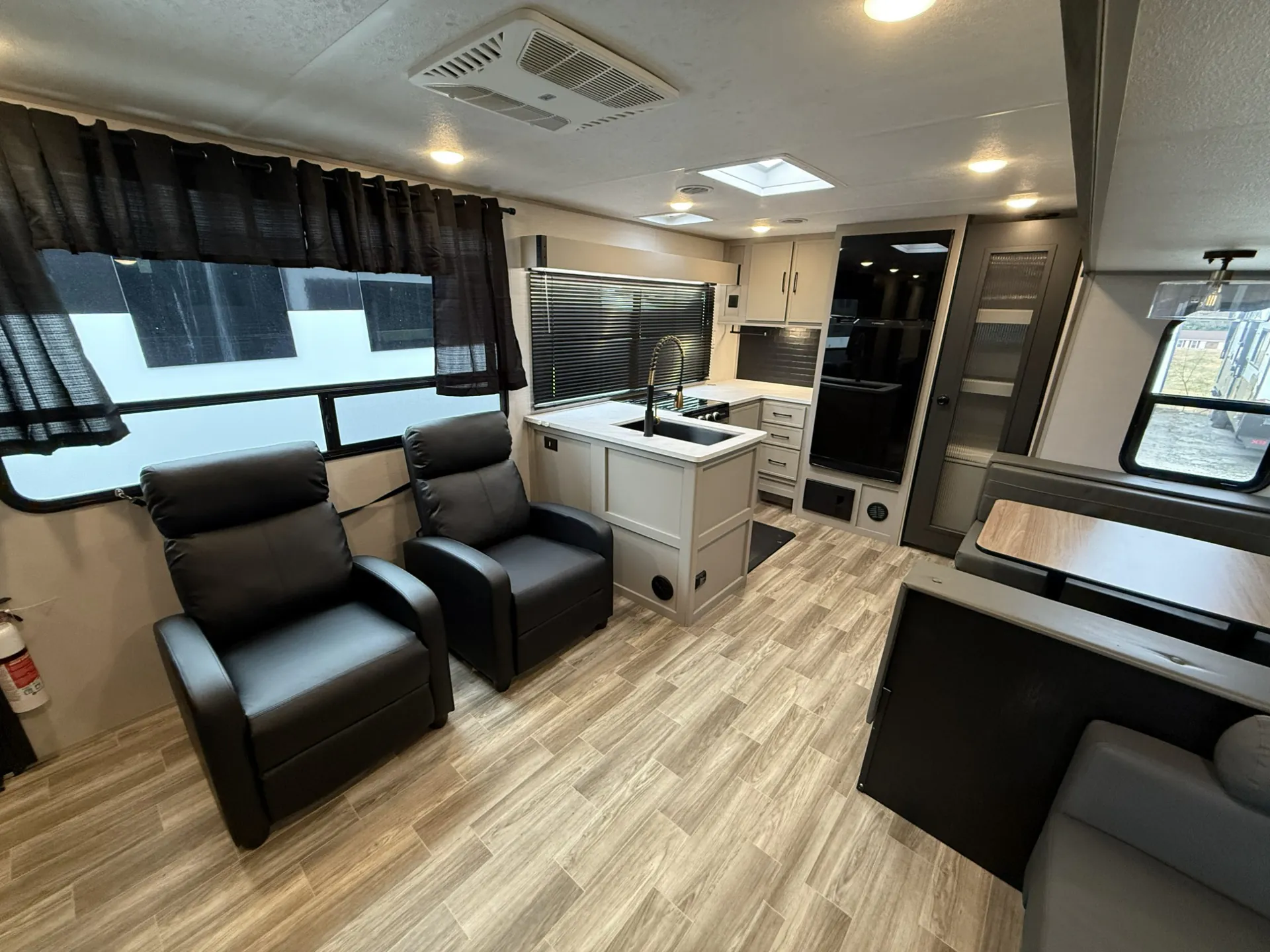 2025 Forest River Vibe 2600RK - Photo 3
