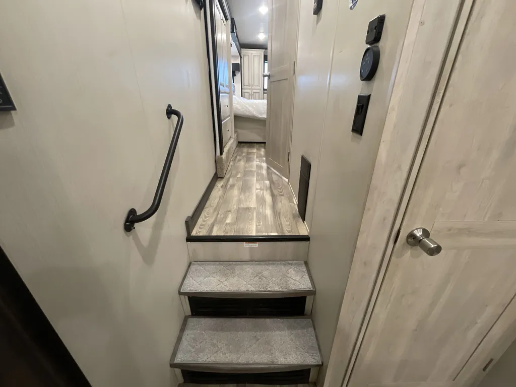 2022 Forest River Cardinal Luxury 380RLX, Photos photo 23