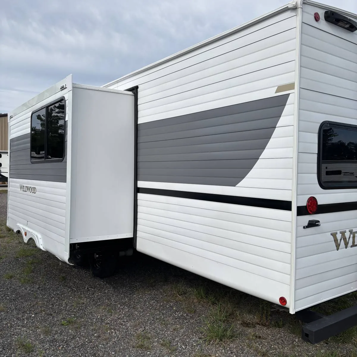 2026 Forest River Wildwood 300ICE — Photo 6