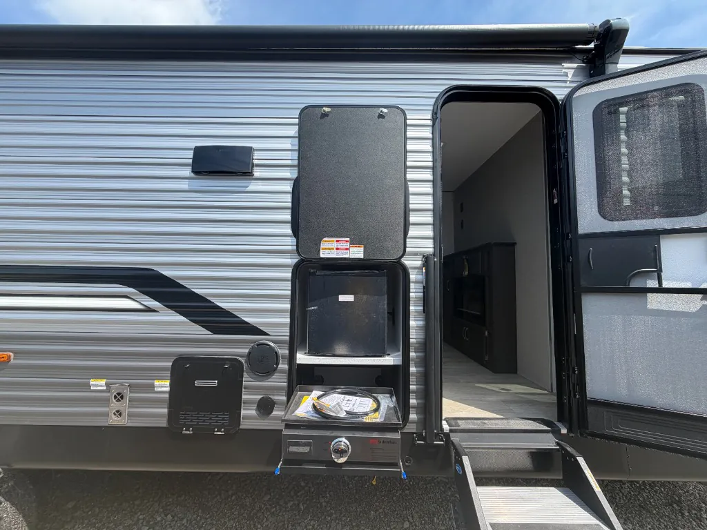 2027 Coachmen Catalina Legacy Edition 333DBDSCK, Photos photo 11