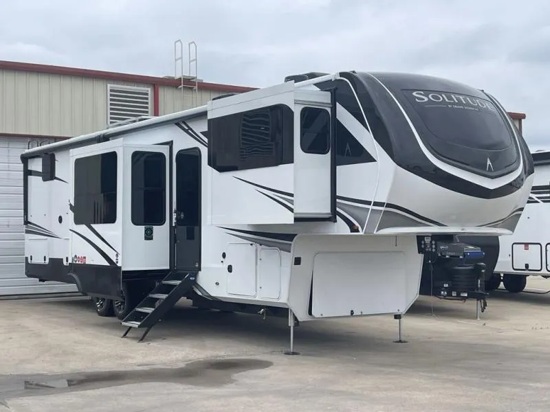 2026 Grand Design Solitude 380FL - Photo 2