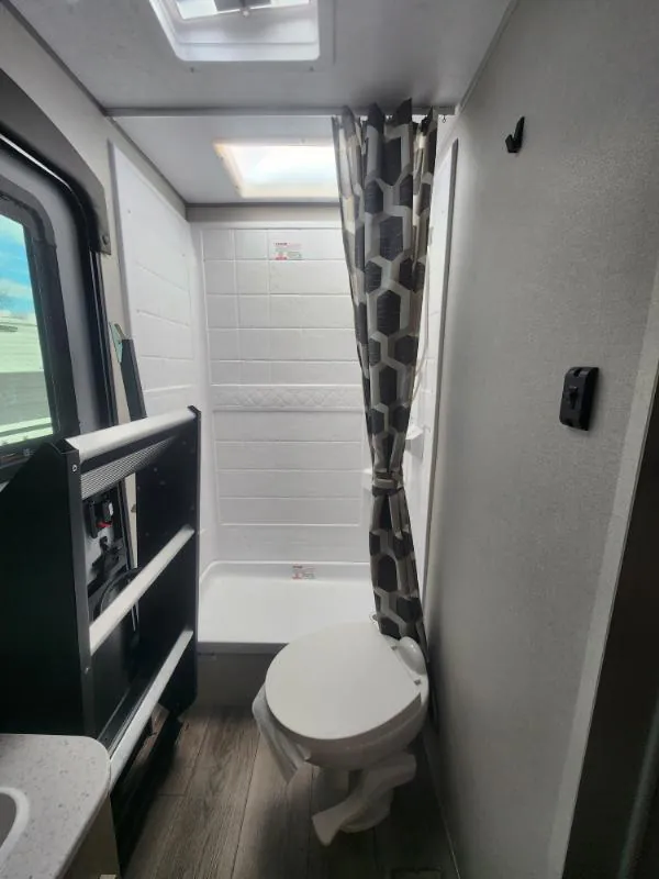 2026 Coachmen Catalina Legacy Edition 273DBHCK, Photos photo 30