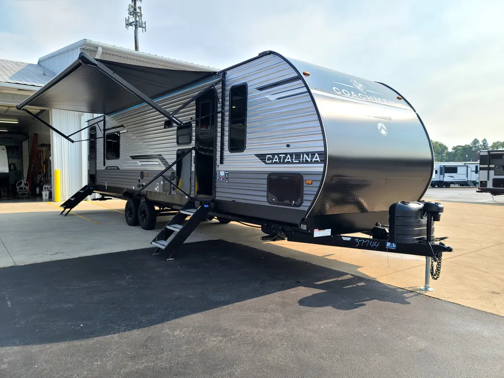 2027 Coachmen Catalina Legacy Edition 333DBDSCK, Photos photo 9
