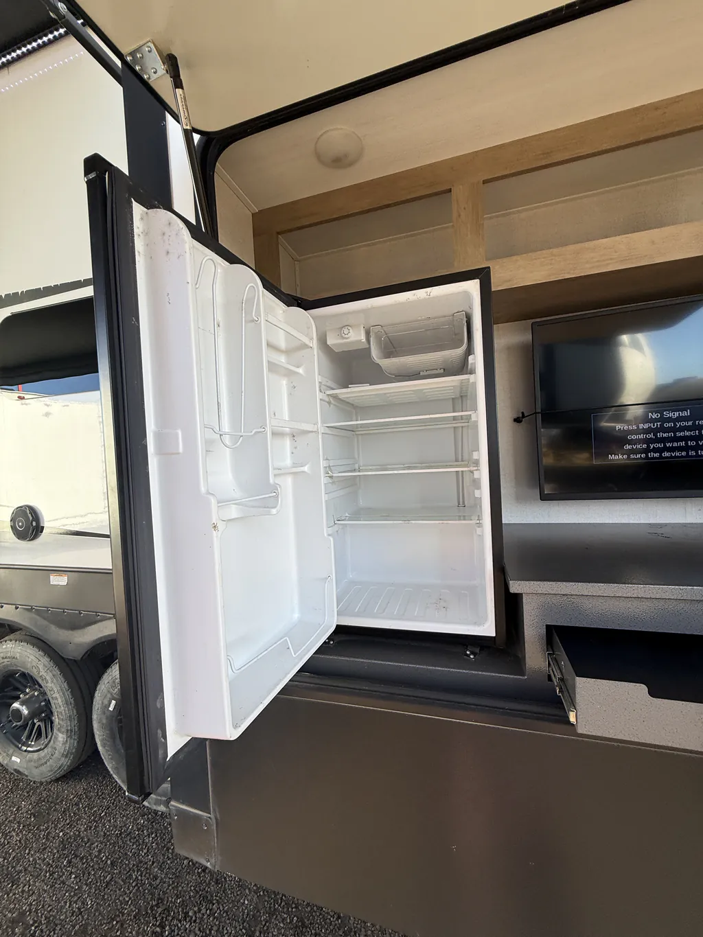 2022 Keystone Raptor 423, Photos photo 15