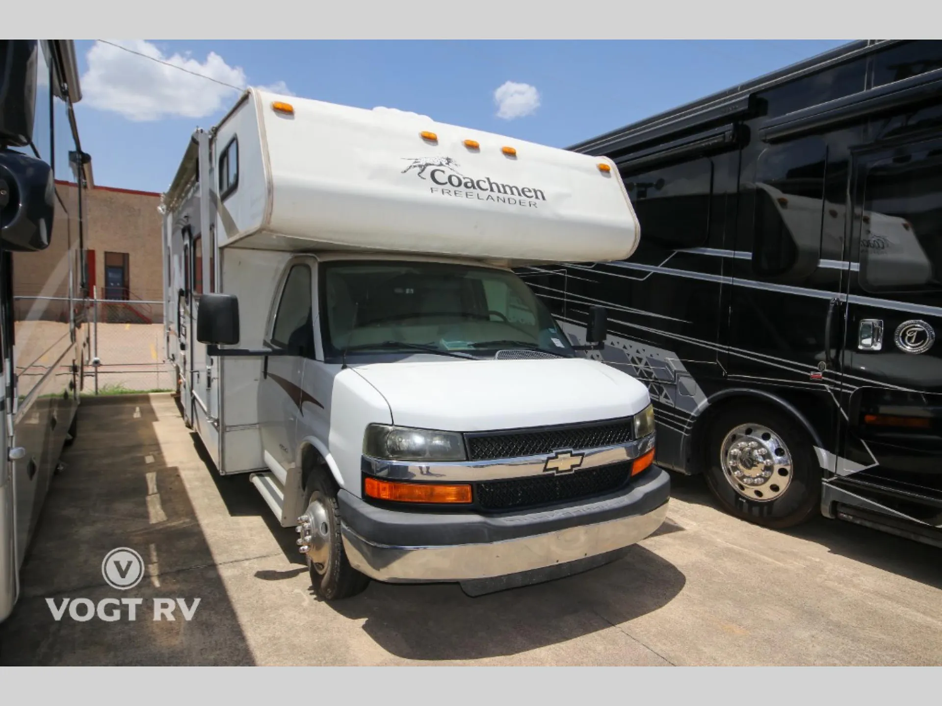 2014 Coachmen Freelander 28QB - Photo 2