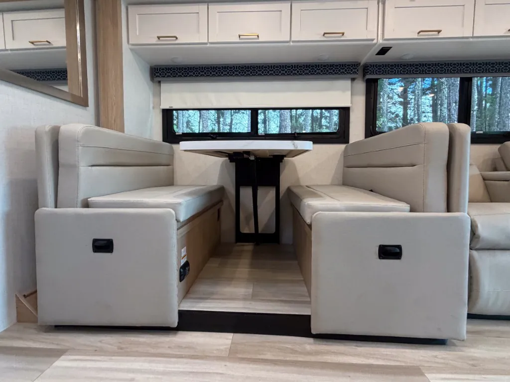 2027 Thor Motor Coach Quantum HS31, Photos photo 12