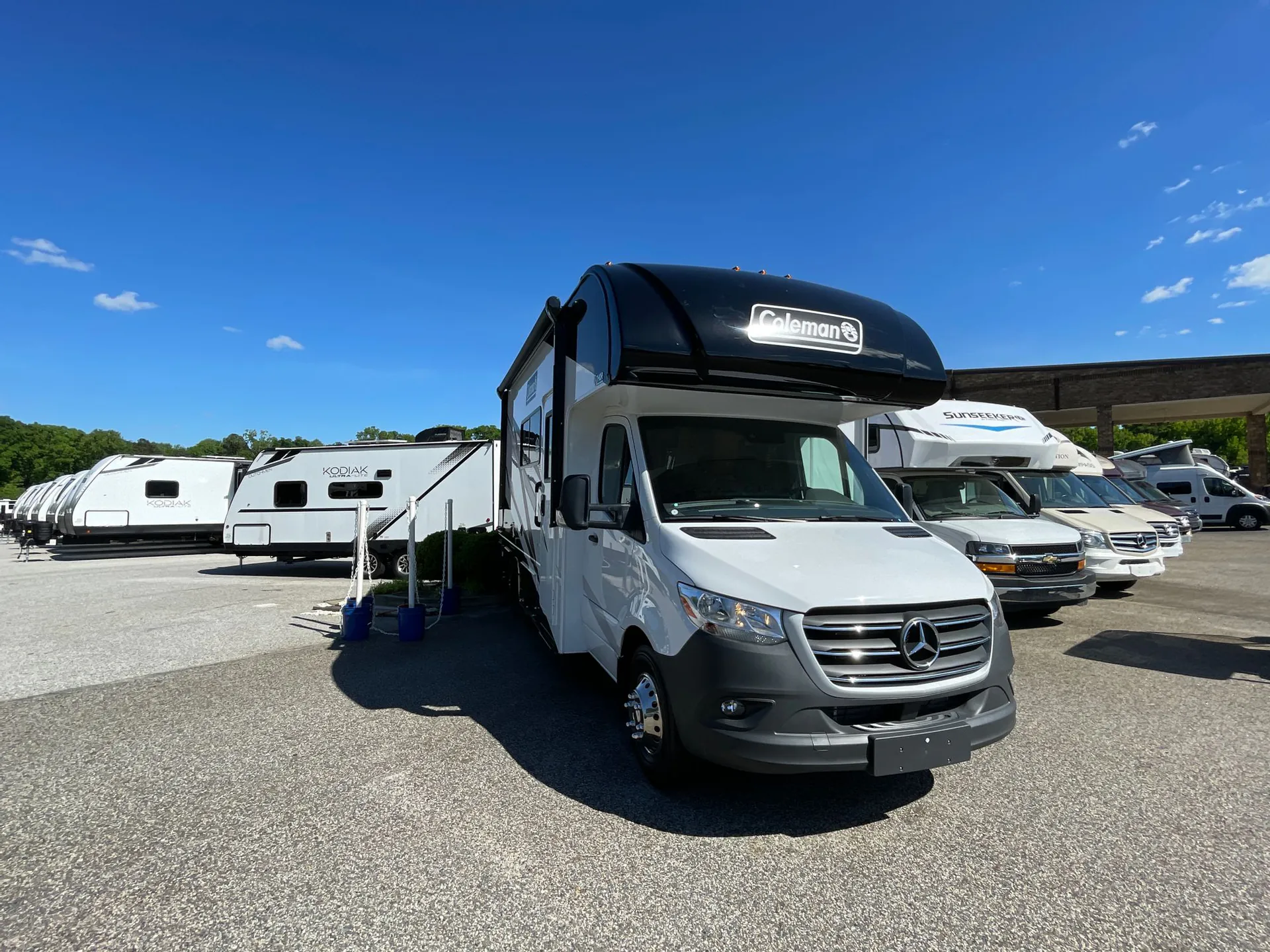 2025 Thor Motor Coach Coleman 24CL - Photo 2