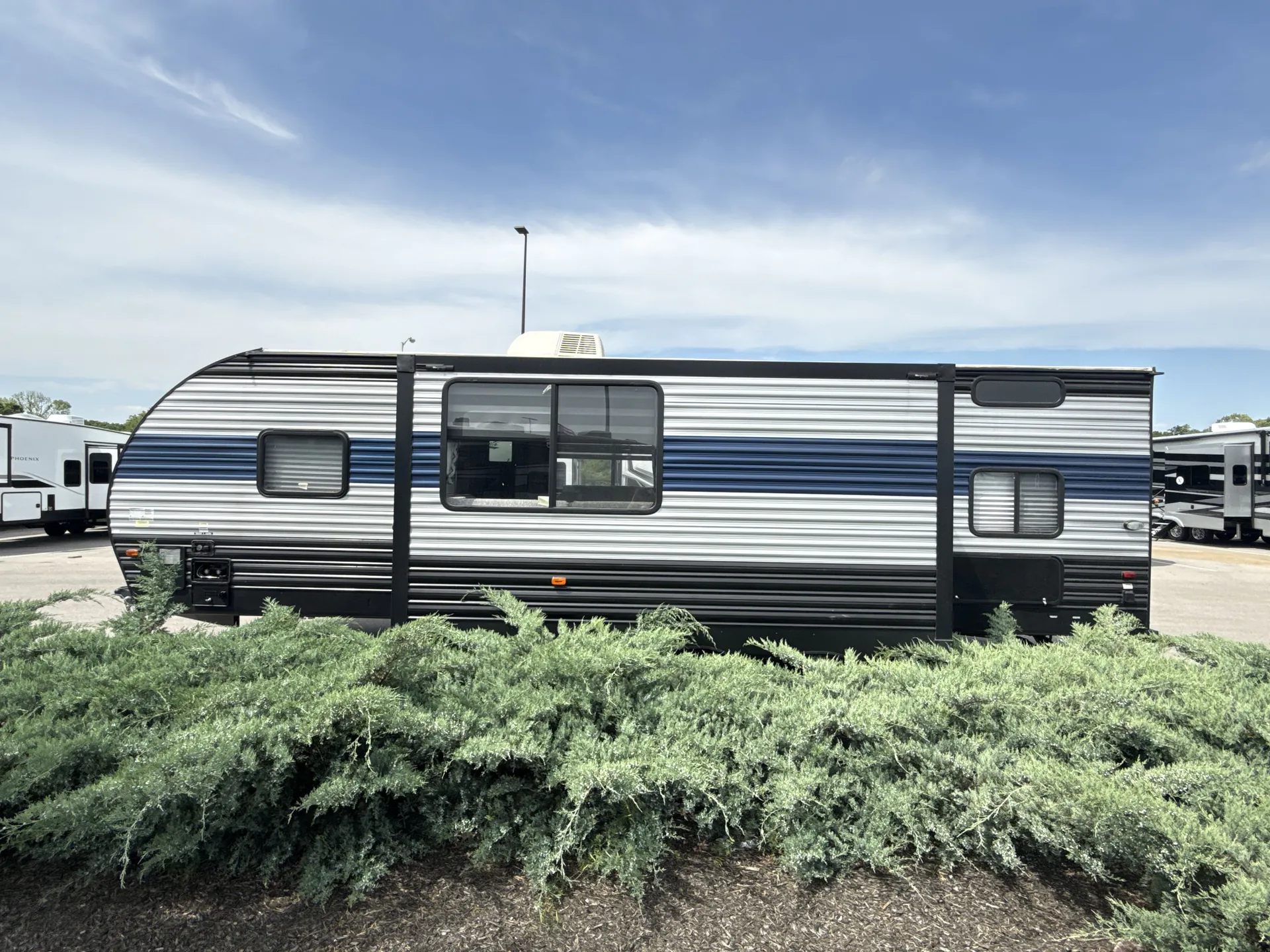 2022 Forest River Cherokee 274BRB — off campside